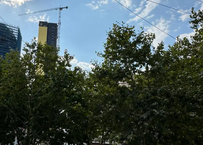 Centre Lions Gate 9 地拉那